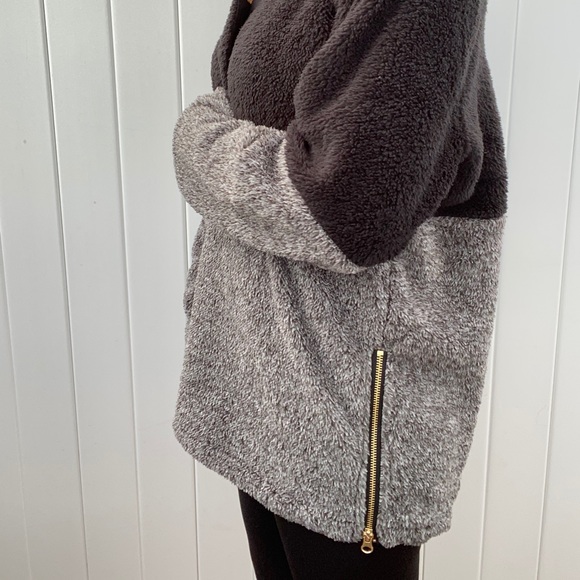 Sherpa Pullover - Picture 2 of 2